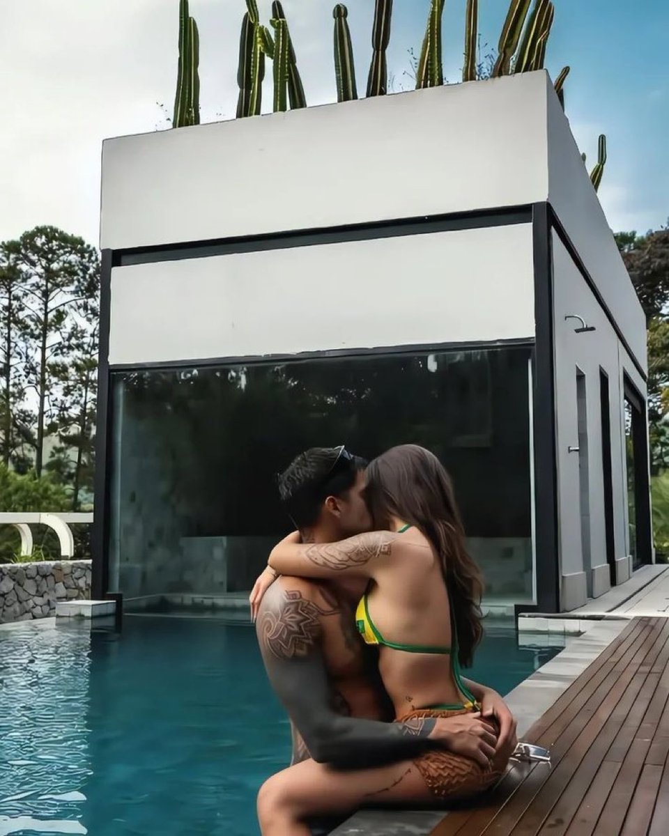 Ashley Jones tweet media