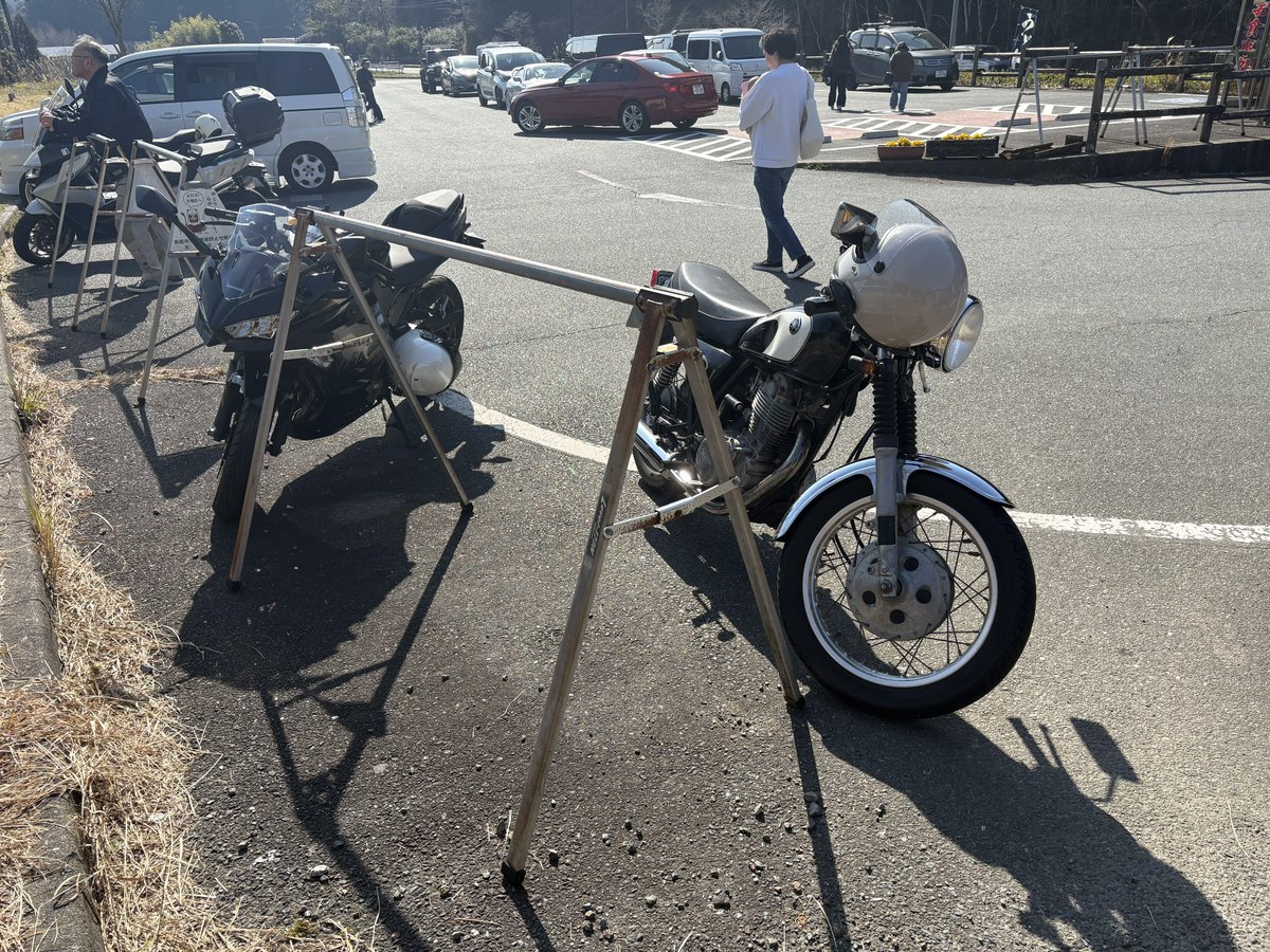 sobumoto's tweet photo. ワイルドウィングのライディングブーツを購入。ブーツ🥾タイプは約30年ぶりに購入。スニーカータイプのシューズ👟ばかりでしたので早く慣れようと思い出掛けてようとしたら別居の息子がバイクを乗りに実家に置いてあるSR400を取りに来たので一緒に走る事に。
バイク日和で気持ちよかった👍🏍️💨 https://t.co/TtDMDuoKWB