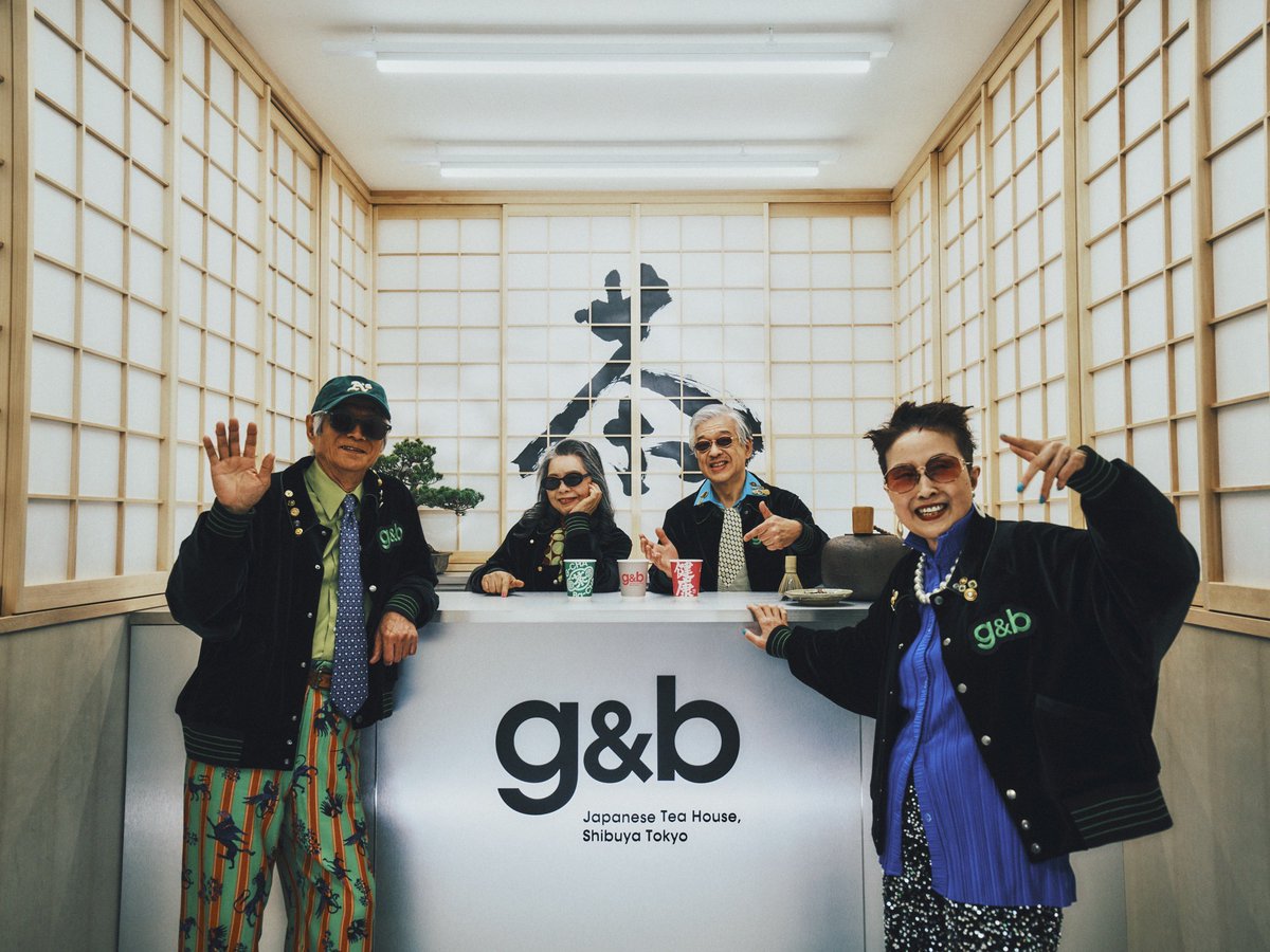 sugurumyoen's tweet photo. 元気な爺ちゃん婆ちゃんが働くお茶屋
G-CHA &amp; Ba-CHA （ジーチャバーチャ）

◎平均年齢73歳、最年長80歳
◎なんとモデルさんではなく一般の方たちです！

スタイリストをしている友人に頼んで、衣装を着てもらったら皆さん大喜びでした！

渋谷にオープンしました！お茶と元気をもらいにぜひお店へ◎ https://t.co/xycsei6KZs