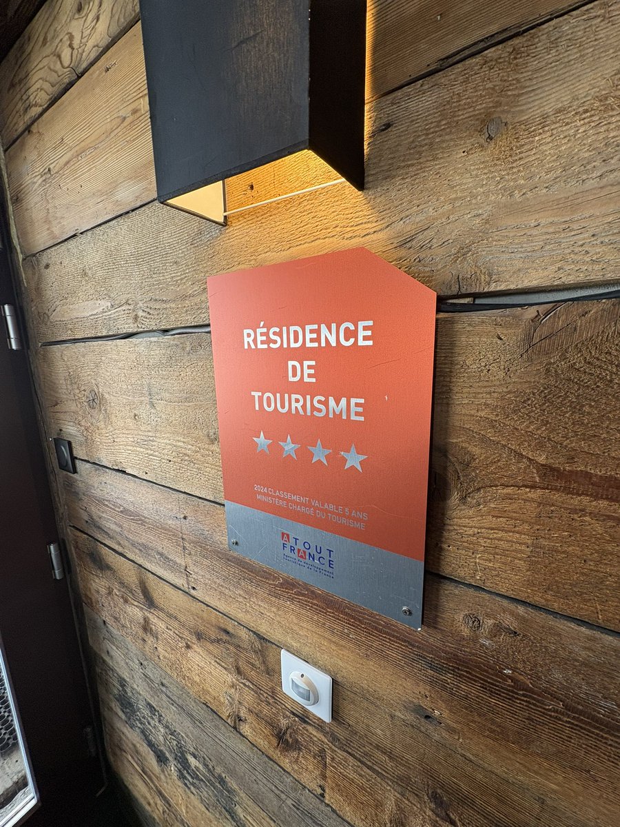 STAR73200's tweet photo. STAR TRANSFER

#valthorenstransfer
#chaletdesneiges
#hermineresidence
#vtcvalthorens
#moutierstrainvalthorens

 Contact : Anthony

☎️ +33 6 62 45 06 78
🎫 star.transport.resort@gmail.com
🌍 https://t.co/xyBGfq5xQY https://t.co/dS1uNpjzfH