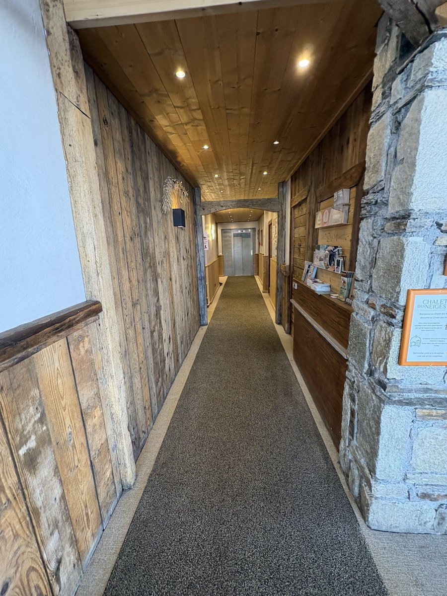 STAR73200's tweet photo. STAR TRANSFER

#valthorenstransfer
#chaletdesneiges
#hermineresidence
#vtcvalthorens
#moutierstrainvalthorens

 Contact : Anthony

☎️ +33 6 62 45 06 78
🎫 star.transport.resort@gmail.com
🌍 https://t.co/xyBGfq5xQY https://t.co/dS1uNpjzfH
