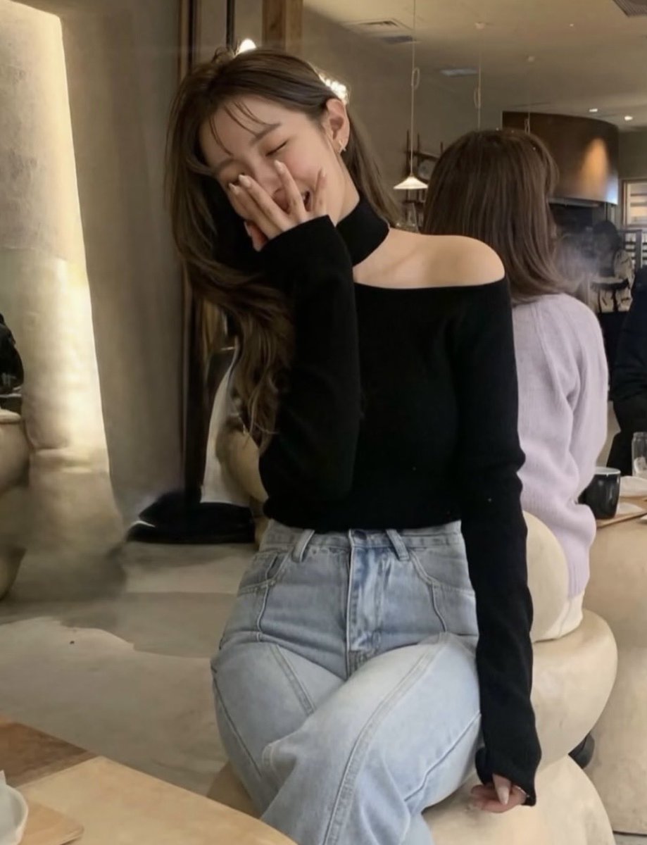 去年買ったこのトップスお気に入りすぎる
明日デートに着ていこっと🪄