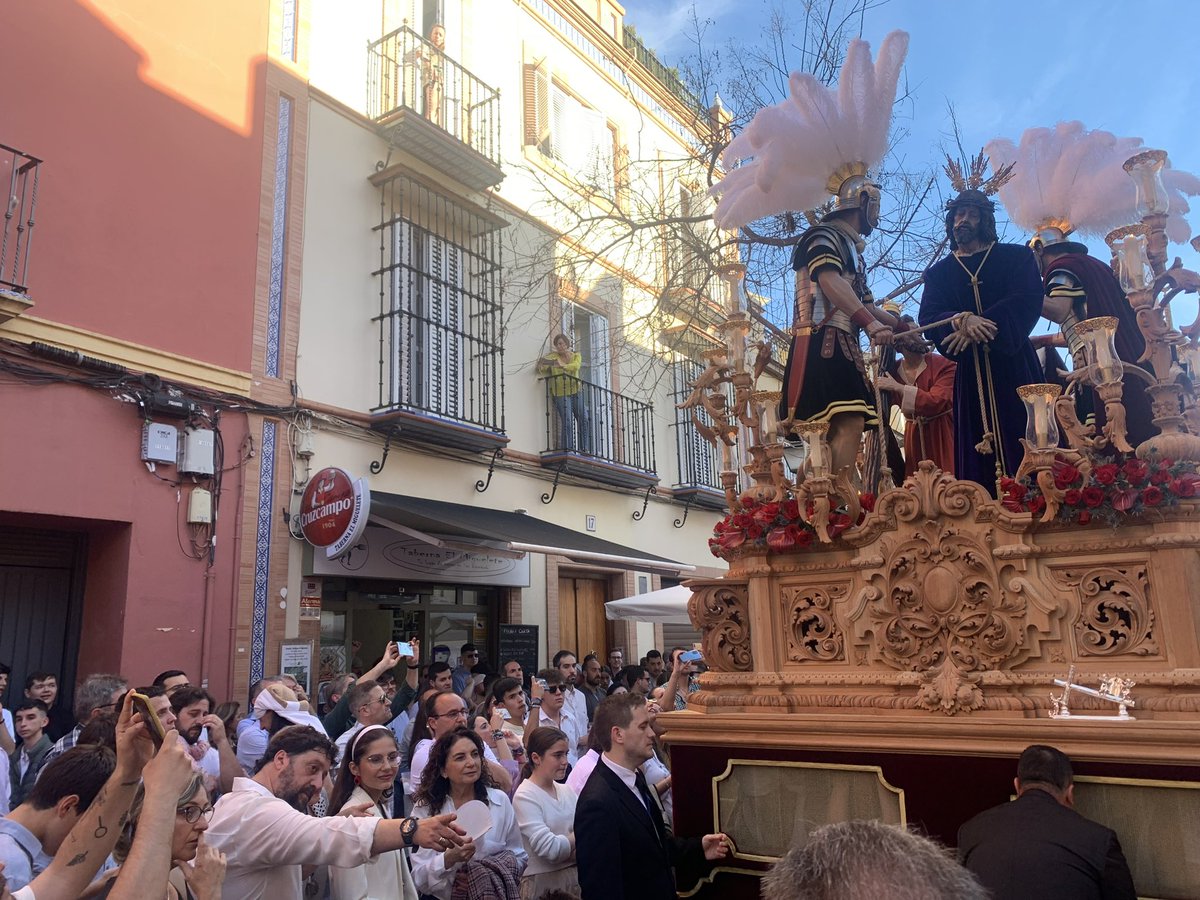 144botellines's tweet photo. Hoy sábado 21, como es tradicional, nuestra Asociación volverá a realizar ofrenda floral a nuestra querida @AbnegacionACC , esperamos a todos los socios que deseen en la @TMIGUELETE a las 5 de la tarde para el bonito acto. Felicidades amigos por el gran trabajo! https://t.co/WJK4JMEqgi
