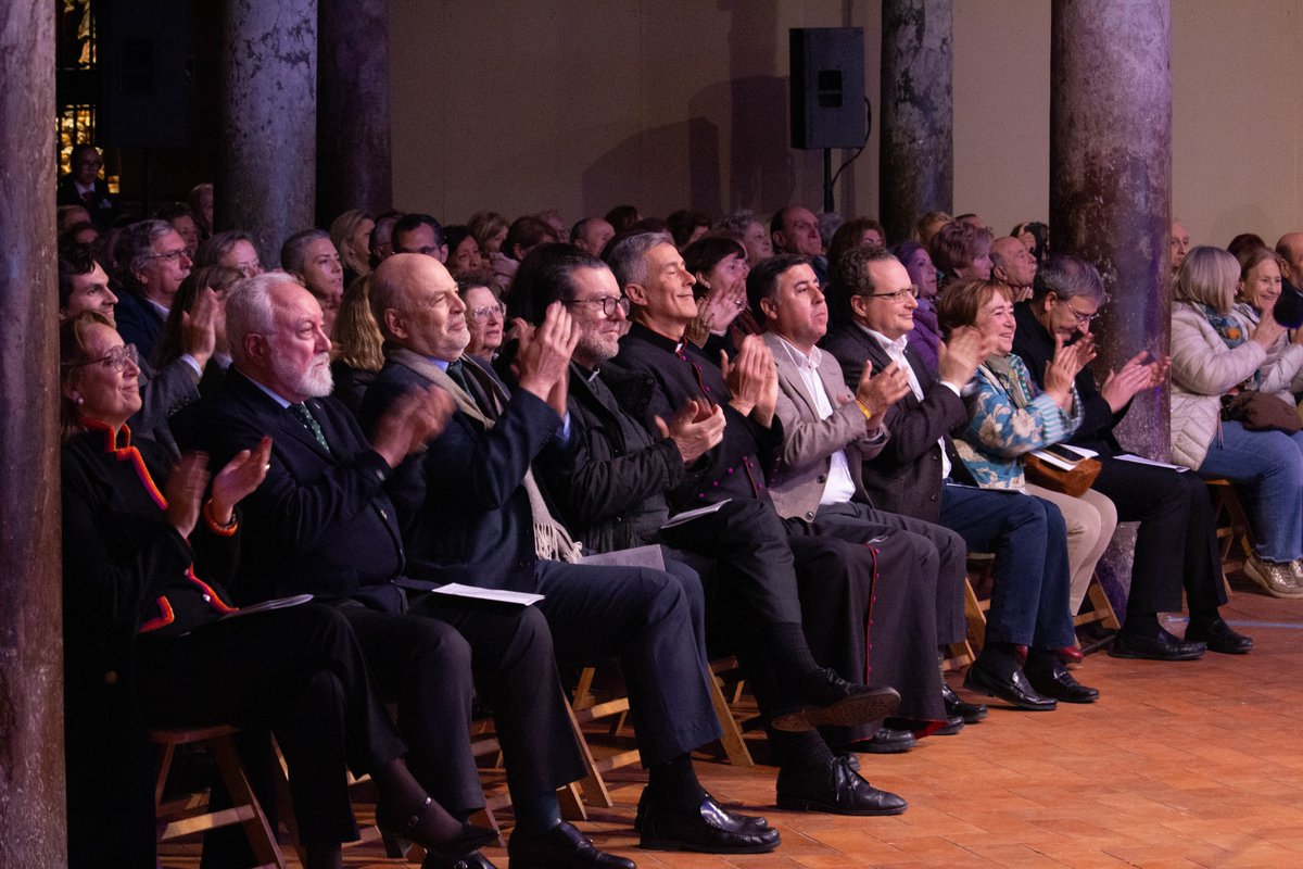 mezq_catedral's tweet photo. ✨ ¡Gracias por hacer de anoche una velada histórica! 🎶

Alrededor de 1.300 personas llenasteis ayer la Mezquita-Catedral para acompañarnos en "Dios en la Ópera". Fue verdaderamente emocionante vivir este viaje espiritual a través de la música en un entorno único.

Queremos dar la enhorabuena a la Orquesta y Coro de la Catedral, dirigidos por Clemente Mata, al director artístico Jaime Martorell, al narrador Javier Otero de Navascués y, por supuesto, al magnífico elenco de solistas (Susanna Wolff, Camila Oria, José Moisés Molín y Alejandro Sánchez) por hacernos vibrar con cada aria y cada coro.

Gracias a la Fundación Operística de Navarra, a la Asociación Católica de Propagandistas y a todas las instituciones colaboradoras por hacerlo posible. ¡Seguimos llenando nuestra Casa Común de arte, cultura y fe! 🤍

#DiosEnLaÓpera #MezquitaCatedral #CabildoCórdoba #Ópera #MúsicaSacra #CuaresmaCórdoba #CulturaCórdoba #Córdoba @jjjgueto