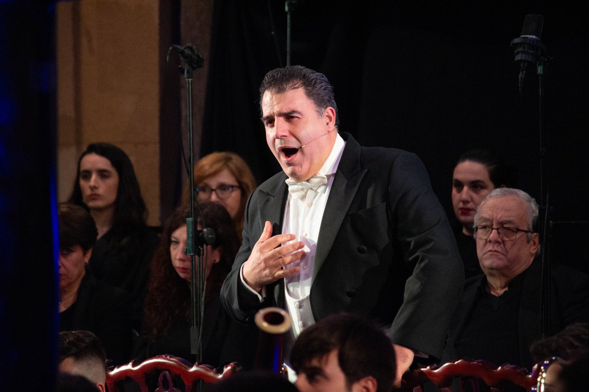 mezq_catedral's tweet photo. ✨ ¡Gracias por hacer de anoche una velada histórica! 🎶

Alrededor de 1.300 personas llenasteis ayer la Mezquita-Catedral para acompañarnos en "Dios en la Ópera". Fue verdaderamente emocionante vivir este viaje espiritual a través de la música en un entorno único.

Queremos dar la enhorabuena a la Orquesta y Coro de la Catedral, dirigidos por Clemente Mata, al director artístico Jaime Martorell, al narrador Javier Otero de Navascués y, por supuesto, al magnífico elenco de solistas (Susanna Wolff, Camila Oria, José Moisés Molín y Alejandro Sánchez) por hacernos vibrar con cada aria y cada coro.

Gracias a la Fundación Operística de Navarra, a la Asociación Católica de Propagandistas y a todas las instituciones colaboradoras por hacerlo posible. ¡Seguimos llenando nuestra Casa Común de arte, cultura y fe! 🤍

#DiosEnLaÓpera #MezquitaCatedral #CabildoCórdoba #Ópera #MúsicaSacra #CuaresmaCórdoba #CulturaCórdoba #Córdoba @jjjgueto
