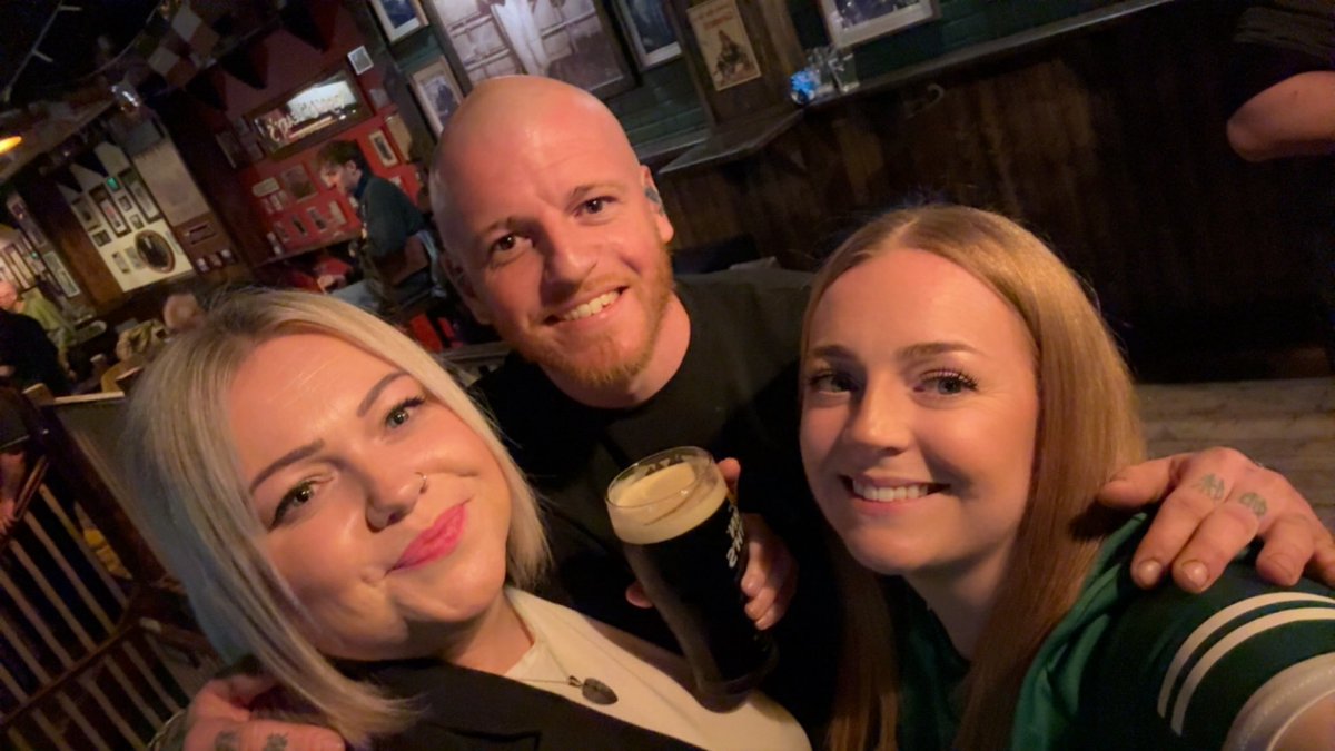 Sissyone tweet media