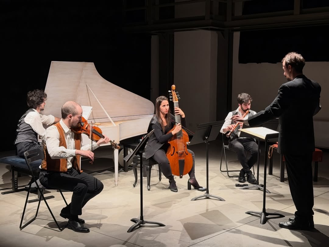 dario__tamayo's tweet photo. @ContinuumXXI a #Milano! 🎶
Scatti del nostro concerto di lunedì scorso alla @FdVMilano, una nuova tappa del tour #MusicOfExtremes, con musiche di #Telemann, #Monteverdi, #Berio, #Ligeti, #SánchezVerdú e #AlbertoArroyo.
Grazie mille al #DivertimentoEnsemble per la accoglienza! https://t.co/8VZs0jsxzO