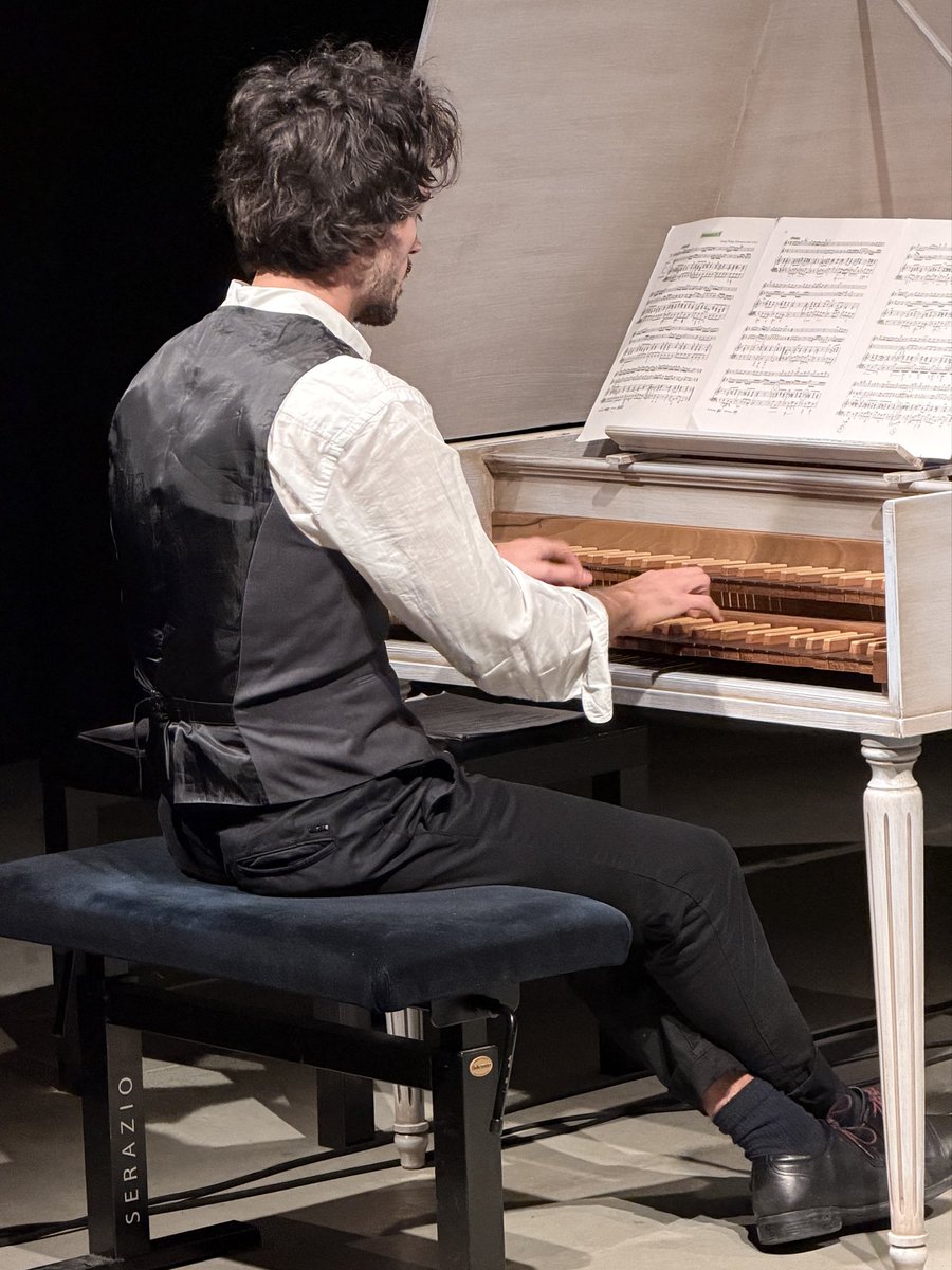 dario__tamayo's tweet photo. @ContinuumXXI a #Milano! 🎶
Scatti del nostro concerto di lunedì scorso alla @FdVMilano, una nuova tappa del tour #MusicOfExtremes, con musiche di #Telemann, #Monteverdi, #Berio, #Ligeti, #SánchezVerdú e #AlbertoArroyo.
Grazie mille al #DivertimentoEnsemble per la accoglienza! https://t.co/8VZs0jsxzO