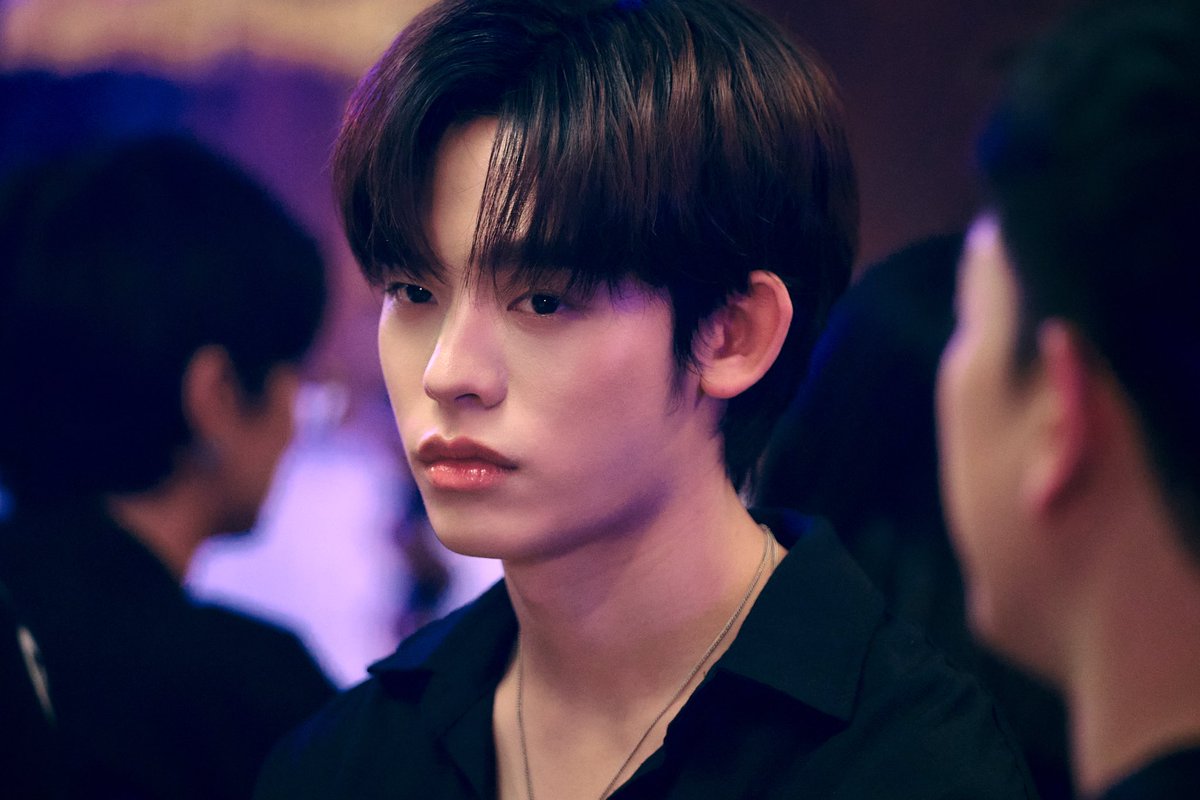 DuangWithYou's tweet photo. เรื่องย่อ ด้วงกับเธอ EP.8

“ด้วง” กับ “ฉิน” ปรับความเข้าใจกันและสัญญากันว่าจะไม่ให้มีใครเข้ามาแทรกกลางระหว่างทั้งคู่อีก แต่ความสงบสุขก็อยู่ได้ไม่นานเมื่อ “ทิว” เริ่มเคลื่อนไหว 

จังหวะนรกเกิดขึ้นที่ร้านเหล้า เมื่อ “ด้วง – ฉิน – เจมี่ - แปะ” บังเอิญไปเจอกับกลุ่มเพื่อนมัธยมของ “ฉิน” รวมถึงตัวตึงอย่าง “ทิว” ด้วย “ทิว” ลาก “ฉิน” ออกไปเคลียร์ใจนอกร้านพร้อมขอคืนดี 

“ด้วง” แอบตามออกมาและได้ยินประโยคเด็ดทำให้เข้าใจผิดและน้อยใจขั้นสุดวิ่งเตลิดหายไป จนเพื่อน ๆ และ “ฉิน” เป็นห่วงมาก

ความสัมพันธ์ของ “ด้วง” กับ “ฉิน” จะมาถึงทางตันหรือไม่ 

ติดตามใน “ด้วงกับเธอ EP.8” วันเสาร์ที่ 21 มีนาคมนี้

📺 รับชม “ด้วงกับเธอ Duang With You Series” พร้อมกันทุกวันเสาร์ เวลา 21.30 น. ทางช่อง one 31

📲 ดูออนไลน์เวอร์ชัน UNCUT เวลา 22.30 น. บนแอป iQIYI และเว็บ https://t.co/KnyZWGhqb0 ที่เดียวเท่านั้น

#ด้วงกับเธอSeries 
#DuangWithYouSeries 
#MandeeWork