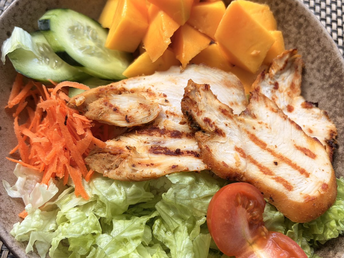 DawnArda's tweet photo. #Nutrients shown to support gut healing: 2/ 🌿
#Glutamine
• Main fuel for intestinal cells
• Supports gut lining repair
• Helps maintain tight junctions
• May reduce inflammation
Found in protein-rich foods such as chicken, dairy, & leafy greens such as spinach & parsley. https://t.co/BoThPJMyFd