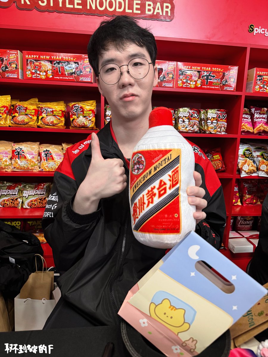 取不到名字的F tweet media