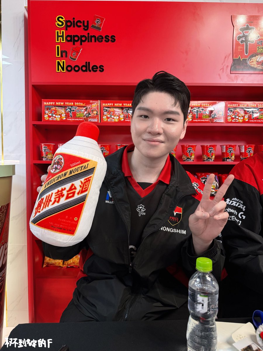 取不到名字的F tweet media