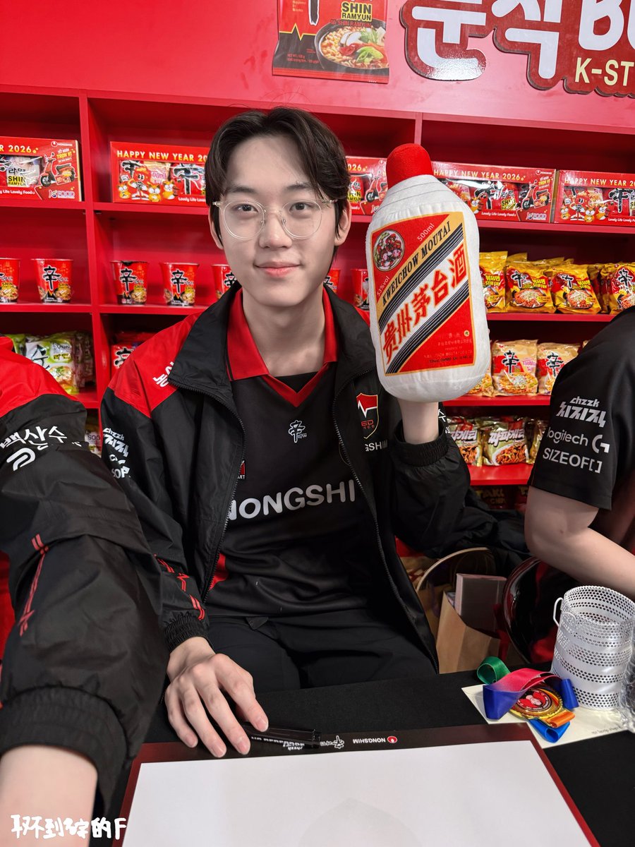 取不到名字的F tweet media