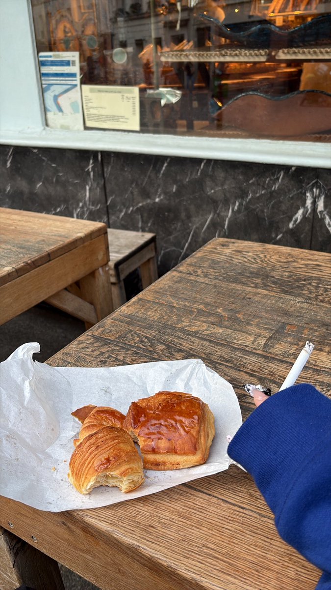 初号機 tweet media