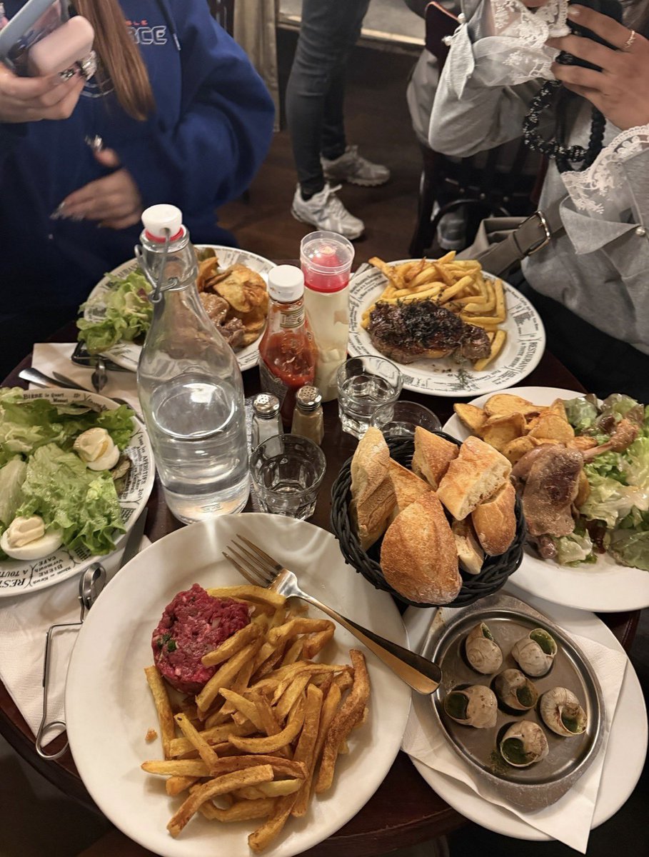 初号機 tweet media