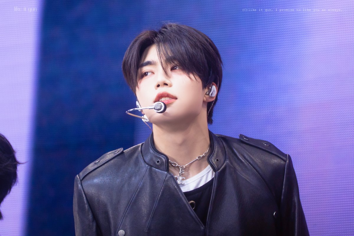 𝒍𝒊𝒌𝒆 𝒊𝒕 𝒈𝒖𝒏 🖤 tweet media