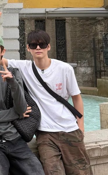 คนที่สามารถพบได้ตามในไอจีสตอรี่เพื่อน เวลาอยู่ในเฟรมรูปที่เพื่อนลงก็จะต้องมีคน sent message มาว่า คนนี้ใคร เพื่อนในเจ้อมึงหรอ เพื่อนมึงหล่อว่ะ อะไรแบบนี้ ตัวซีเคร็ทอะ