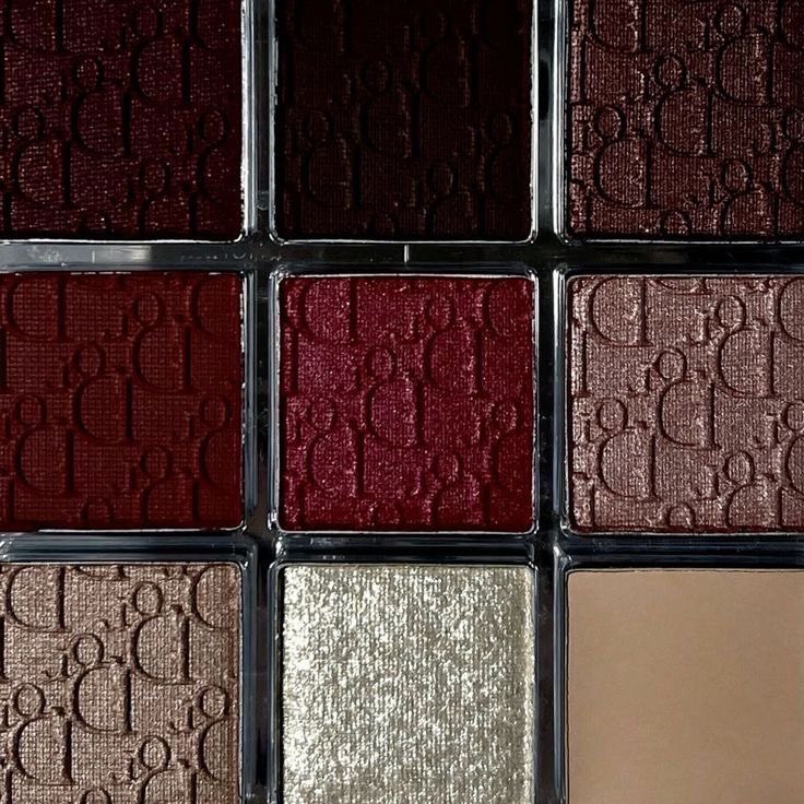 vanilla_nox's tweet photo. 𐔌՞. .՞𐦯🩸👠 #scarvi as eyeshadow palettes https://t.co/KwFQ4cWG1p