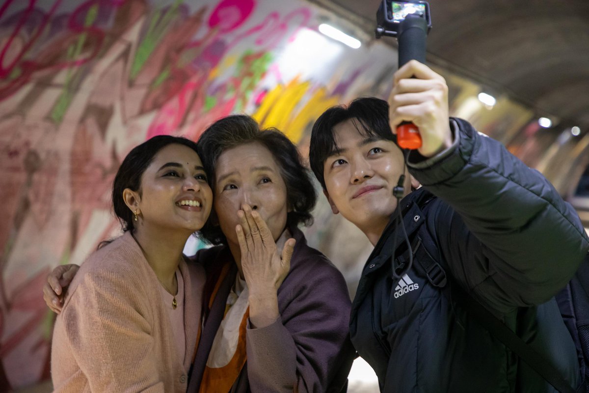 wandercloudd's tweet photo. A very good movie after a long time. 
Made in Korea 🙂

Which starts with a beautiful quote - 
"Where you think it ends, It Begins."

And ends with "A satisfying Smile"

#MadeinKorea https://t.co/1Rpx6NDR6U