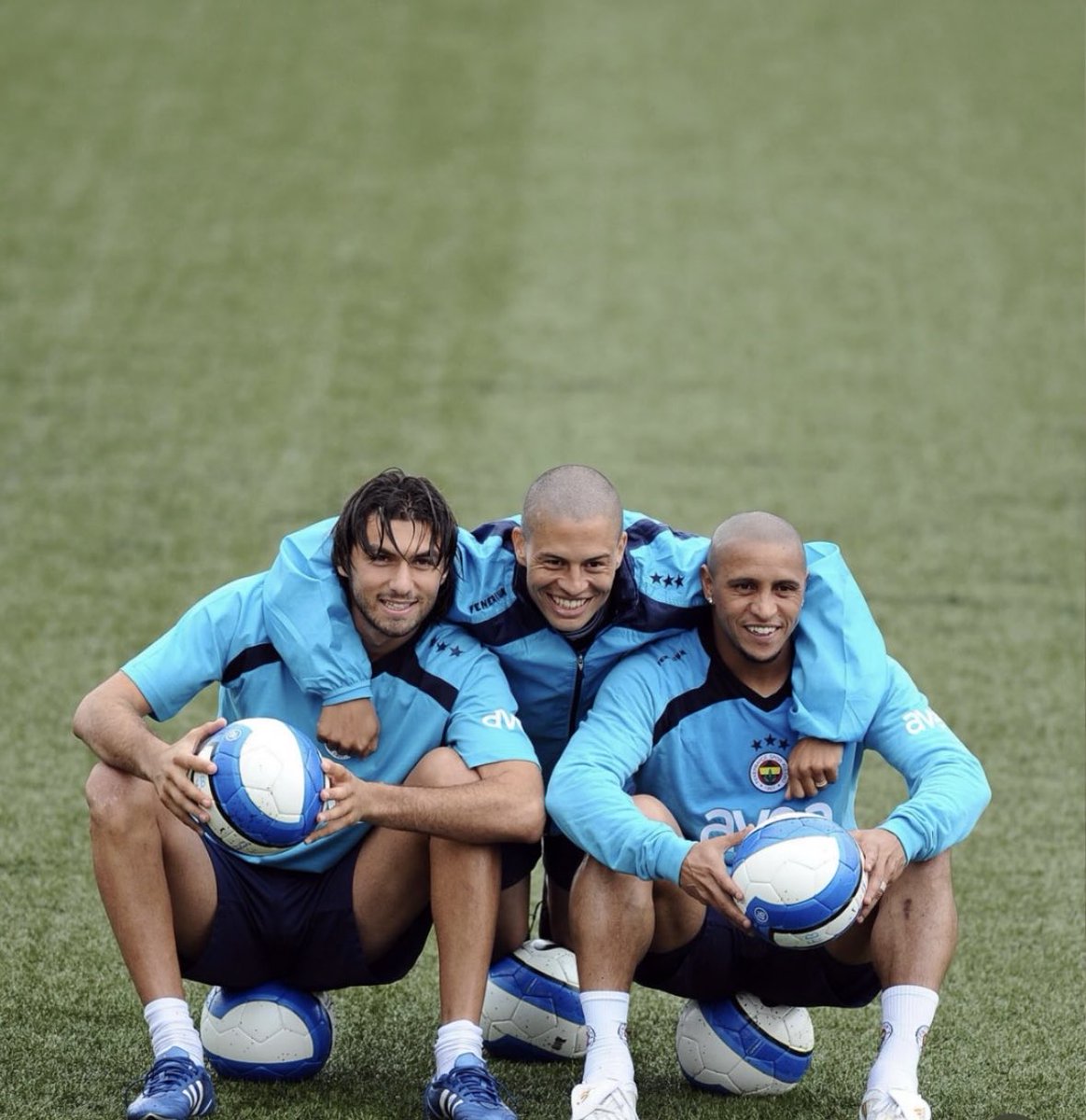 FenerRetro's tweet photo. Burak 🇹🇷 &amp; Alex &amp; Carlos 🇧🇷

#Fenerbahçe
#RetroFener https://t.co/ahzEkcBVde