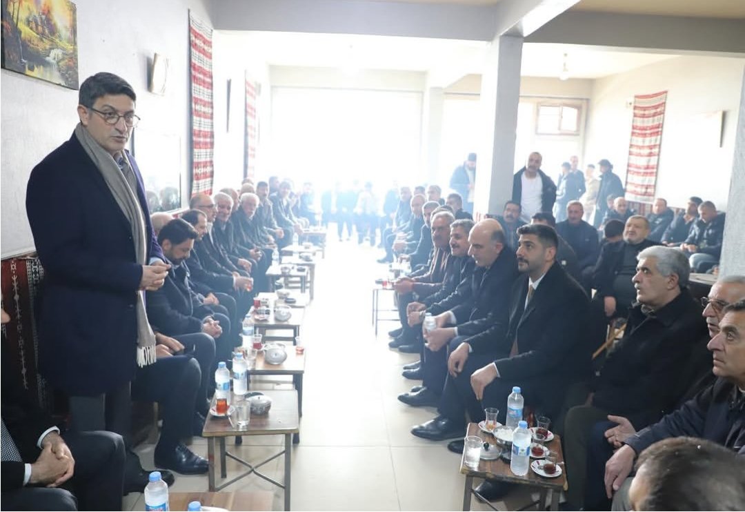 BilalKarabulak1's tweet photo. Milletvekillerimiz, İl Başkanımız, Belediye Başkanımız, il meclis başkanımız, Merkez İlçe ve Gençlik Kolları Başkanlarımız, kıymetli teşkilat mensuplarımız ilçe halkımız ile birlikte Karlıova ilçemizde düzenlenen bayramlaşma programında hemşehrilerimizle bir araya geldik. https://t.co/D5UmRRsert