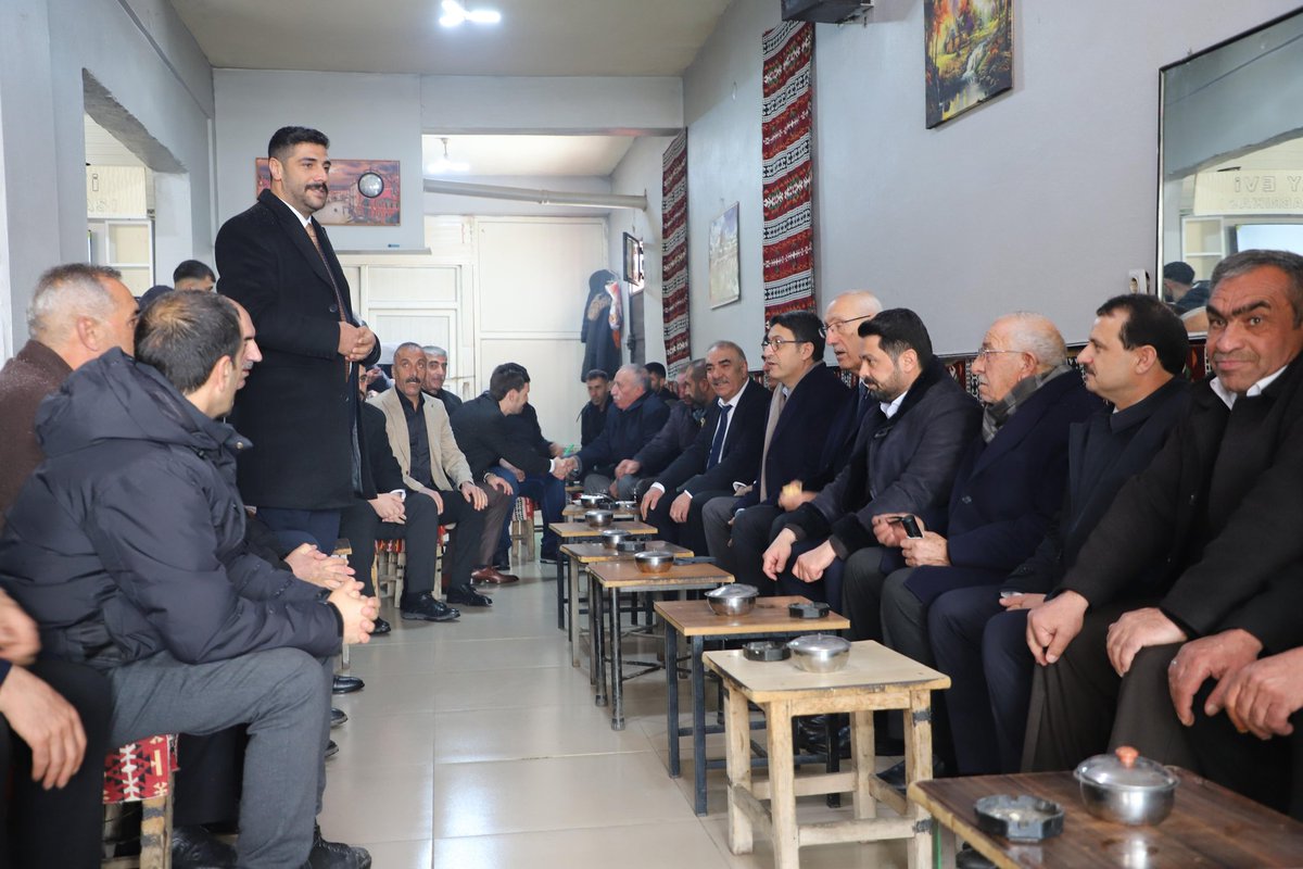 BilalKarabulak1's tweet photo. Milletvekillerimiz, İl Başkanımız, Belediye Başkanımız, il meclis başkanımız, Merkez İlçe ve Gençlik Kolları Başkanlarımız, kıymetli teşkilat mensuplarımız ilçe halkımız ile birlikte Karlıova ilçemizde düzenlenen bayramlaşma programında hemşehrilerimizle bir araya geldik. https://t.co/D5UmRRsert