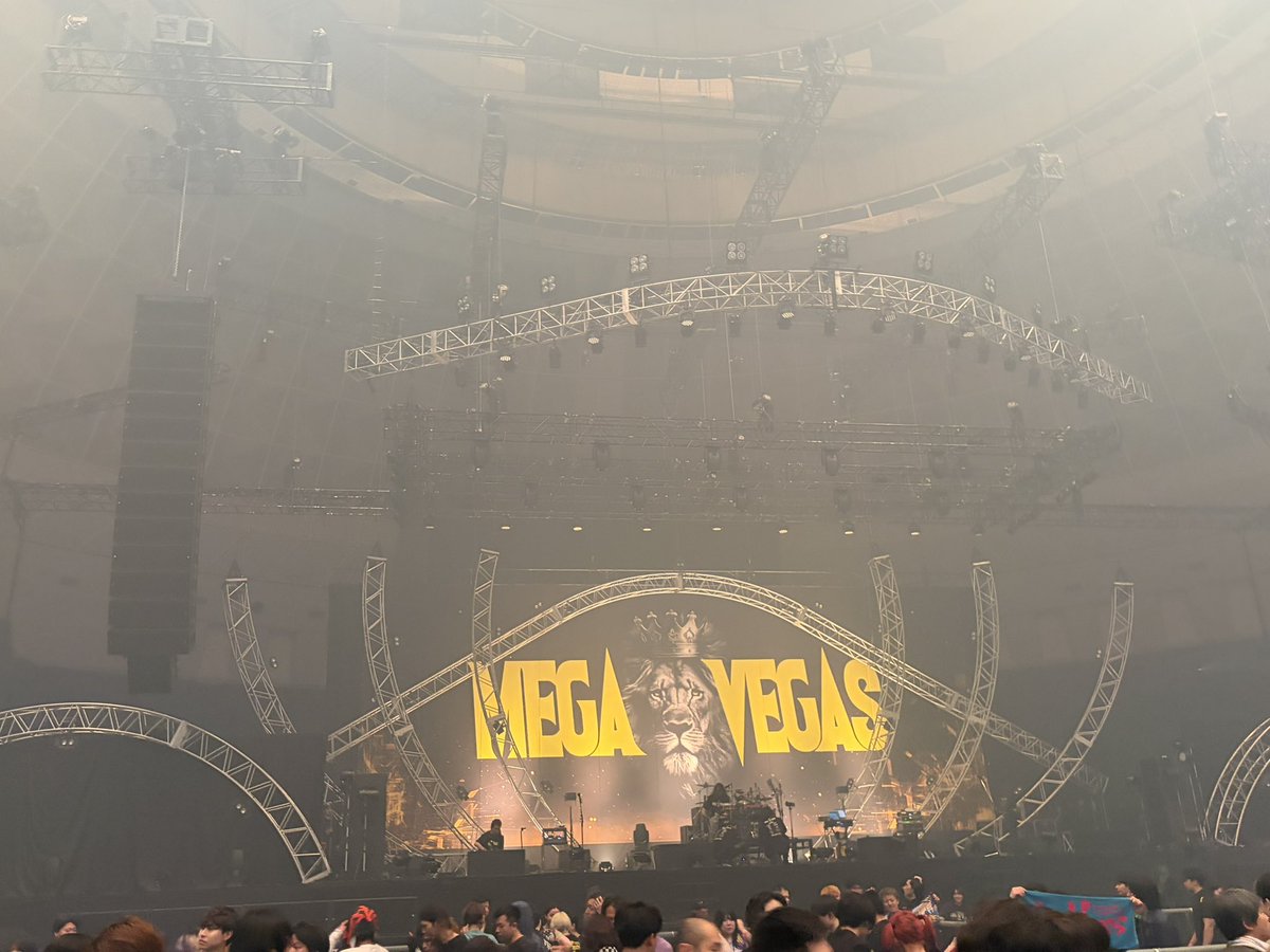 xpRz91HzQLDQRev's tweet photo. Ave Mujica楽しみで行ったけどやっぱ優勝すぎた笑
楽器隊やべぇ脳汁出まくりやったわ。
iLIFE!もめっちゃ飛んだけど、もうちょっと聞いて行けば良かったってぐらいすごかったー笑
異種格闘みたいなフロアやけど楽しかった。
ペイルもベガスもSiMも個人的に好きな曲多くってサイコーやった。 https://t.co/pFc3N94S6C