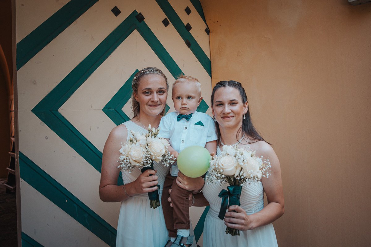 POMOC THEODOROVI 💟 | Malý Theodor, syn českých reprezentantek Nely a Karin Kapcových, se narodil s vrozenou ortopedickou vadou PEC. #floorball

💻 Více o sbírce na 1url.cz/Reiwh