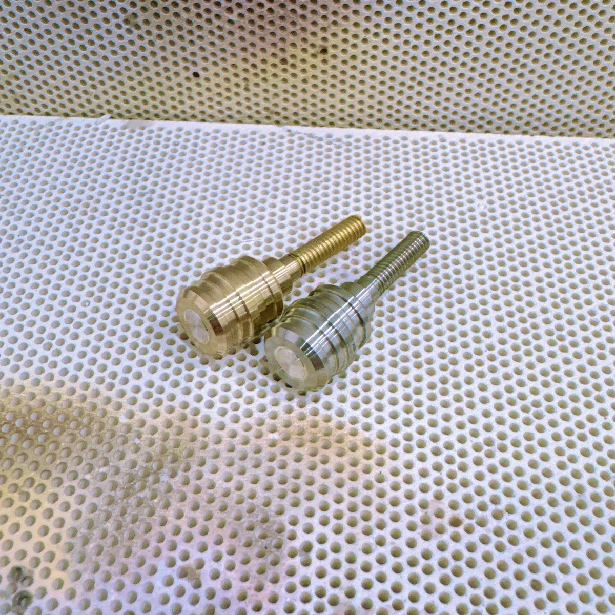 GAT_CustomBrass's tweet image. ご無沙汰してます。
注文ラッシュやイベント前の仕事などでバタバタしてると、なかなかSNSに浮上できず…

おかげさまで（？）順調に痩せております。笑

折角なので、特注品をご紹介。
ネックスクリューSaxonoritéの新しいシリーズ《Inner silver model》