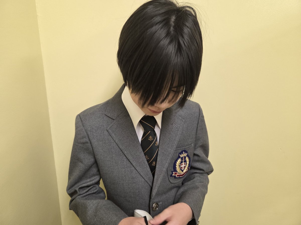 再会~silent truth~

みんなと会える機会はないかな...と諦めてたけど
会えてすごく嬉しかった☺✨

制服姿はどうですか？

すぐに仲間にいれてくれて
仲良くしてくれた4人に感謝です✨
ありがとう！

またね😁✨

#ドラマ再会

#鈴木楽 さん
#本屋碧美 さん
#渡邉櫂 さん
#味元耀大 さん
#三浦綺羅