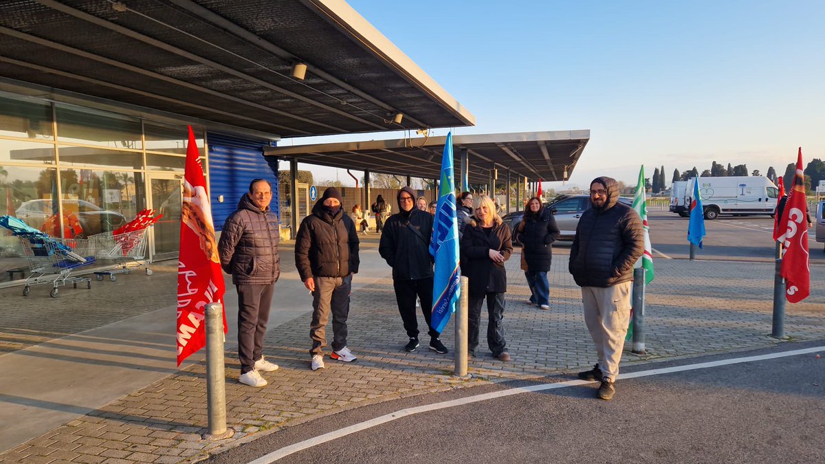UiltucsCampania's tweet photo. I lavoratori #ServiceKey (appalto pulizie #IKEA) incrociano le braccia.
Denunciamo:
❌ Ritardi nei pagamenti
❌ Caos organizzativo
❌ Muro di silenzio dall'azienda
Ora basta, la Uiltucs chiede rispetto e condizioni di lavoro dignitose!
#DirittiDeiLavoratori #Sciopero #uiltucs https://t.co/S45TrxWBB9