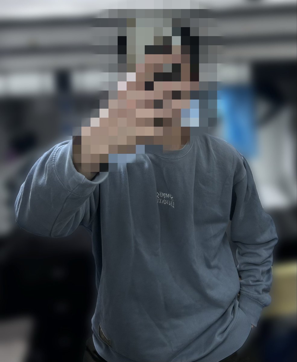 SanDiego_Jordan's tweet image. 今日のクルーネック。
コラボのクルーネックにこのインラインスニーカーのカスタムにピンときた方は素晴らしいですね。

今朝、嫁さんにスニーカーの支援をお願いしたら、どうせ当選しないんでしょう？
随分時間がかかっているなぁと思ったら、アパレルも全部応募しておりました。
#samples
#aj1