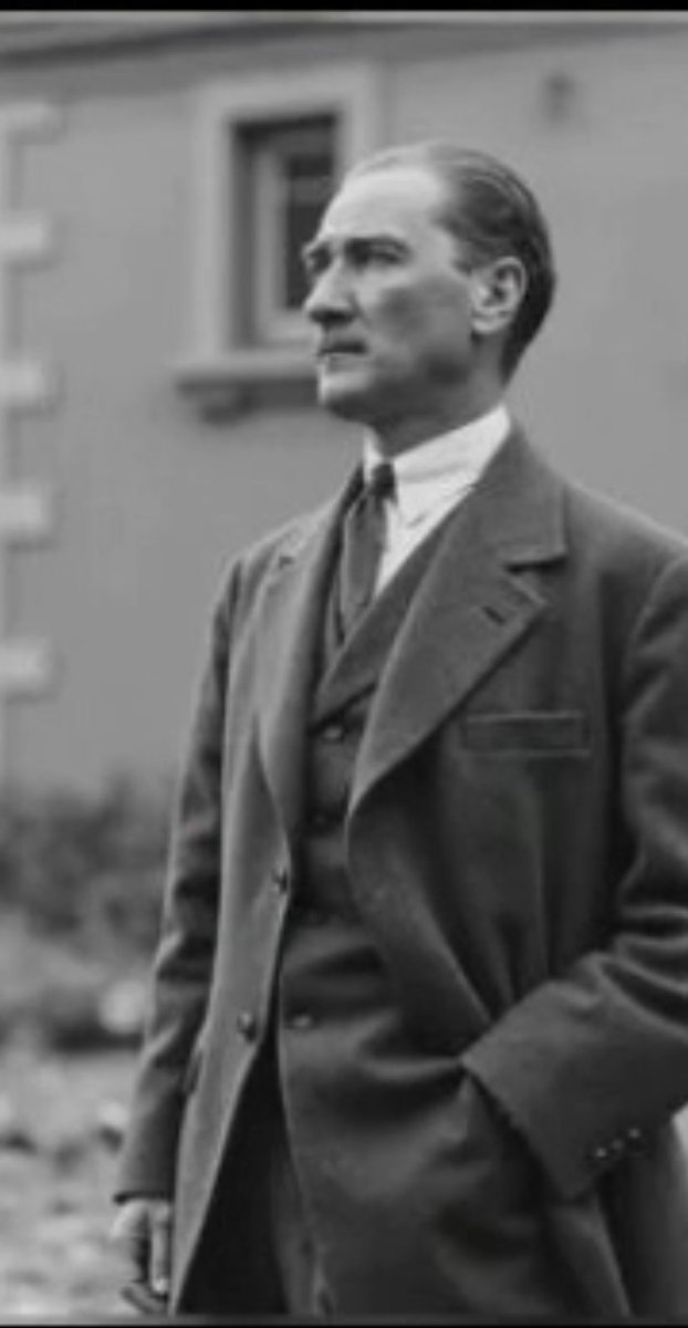 Her insanın bir ülkesi vardır.
Ama her ülkenin bir Atatürk’ü yoktur…