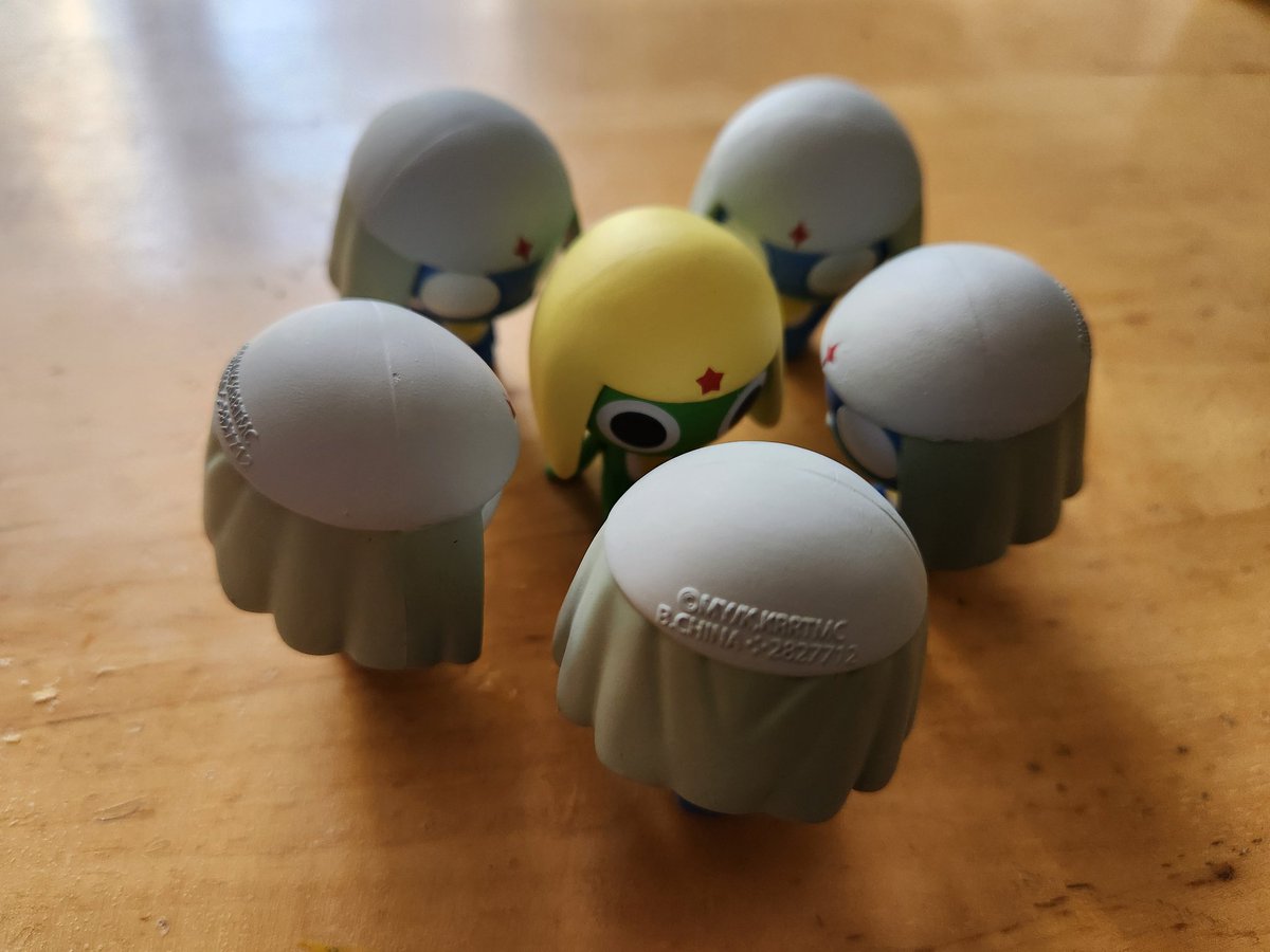 b_train_yuya's tweet photo. #ケロロ軍曹
#ケロロ
#令和こそケロロ軍曹 
ドロロ兵長5人に取り囲まれるケロロ軍曹
ひどいよケロロくん…
ひどいよケロロくん…
ひどいよケロロくん…
ひどいよケロロくん…
ひどいよケロロくん… https://t.co/Ge9XABfBt8