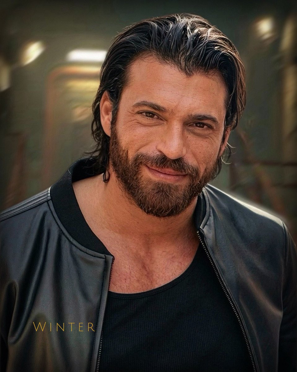 «Ser lo que somos y convertirnos en lo que somos capaces de ser es la única finalidad de la vida.»
Robert Louis Stevenson
Buenos días a todas 🌞
Feliz sábado ❤️
#CanYaman 👑
#Sandokan 🐅
#ElTurco ⚔️