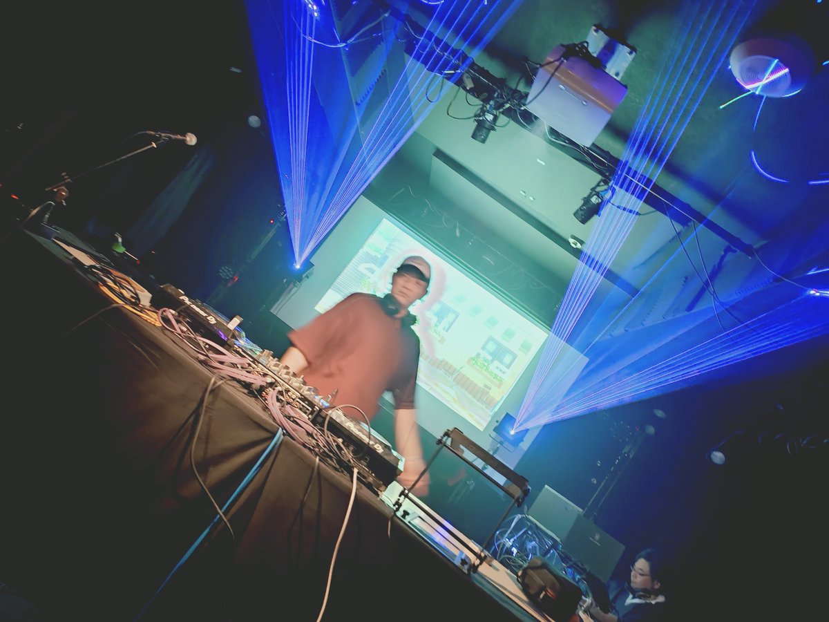 輝山(てるやま) tweet media