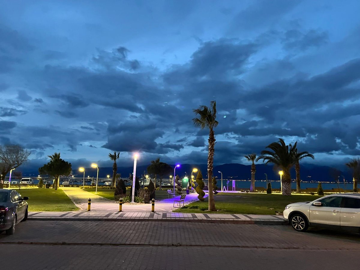 Dinimizin en yüce Bayramı olan Ramazan Bayramı ile illaki Türklüğümüzün en büyük bayramı olan,Orta Asya’dan Balkanlara kadar Türk Dünyası ve diğer halklar tarafından birlik ve beraberlik duygularıyla kutlanan, baharın başlangıcı 
21 Mart NEVRUZ (Yeni Gün) Bayramımızı kutluyorum.