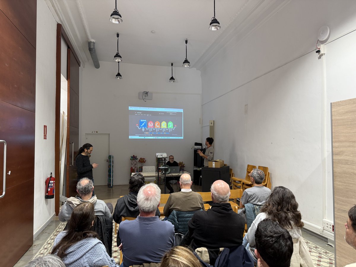 scratchcatala's tweet photo. avui al @fab_casadelmig estan fent el Pixel Mapping Hack, l'Oriol ens explica que acabaran muntant un mapping amb leds que estan creant ara i que controlaran per fer animacions!🎊✨

▶️ https://t.co/TdB42EOtRi

#ScratchEDMeetup #BCN https://t.co/J0VzVIh4X2