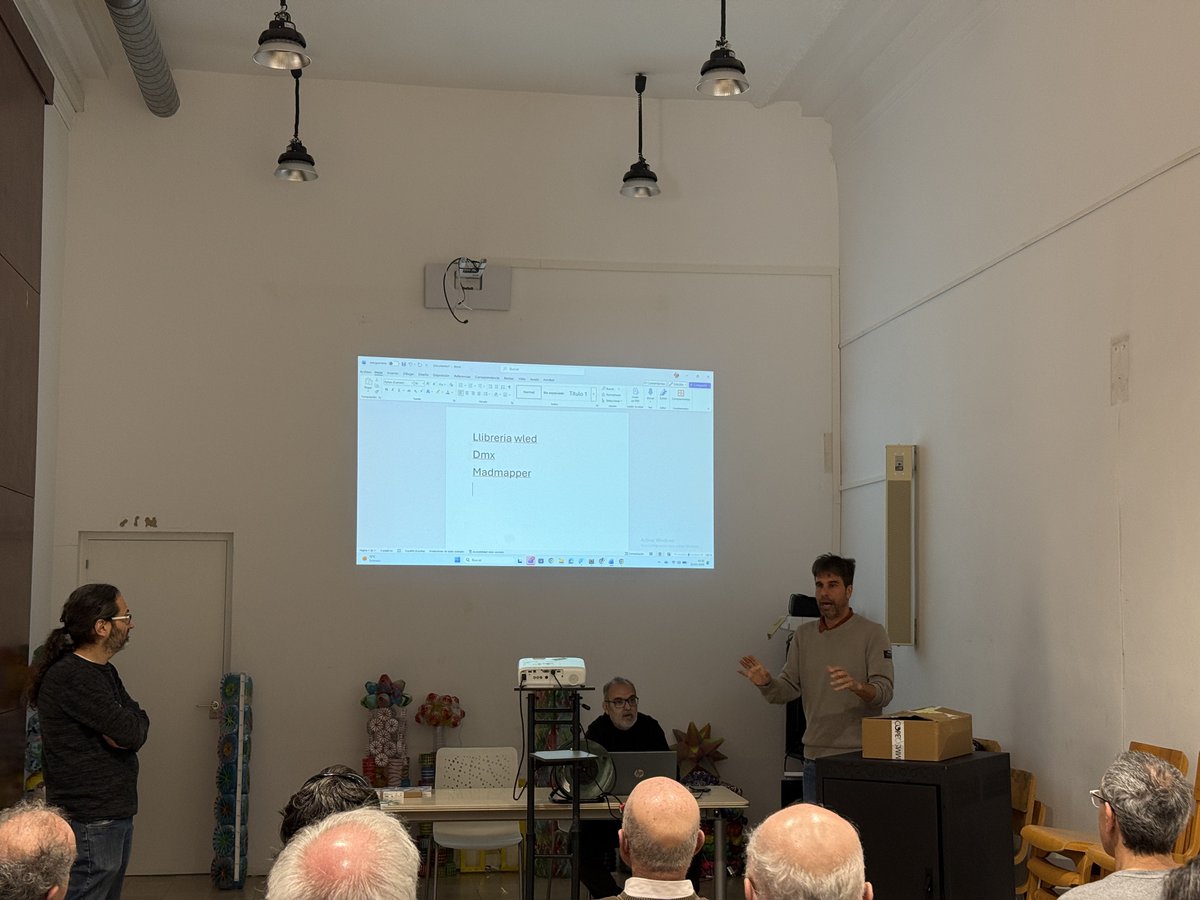 scratchcatala's tweet photo. avui al @fab_casadelmig estan fent el Pixel Mapping Hack, l'Oriol ens explica que acabaran muntant un mapping amb leds que estan creant ara i que controlaran per fer animacions!🎊✨

▶️ https://t.co/TdB42EOtRi

#ScratchEDMeetup #BCN https://t.co/J0VzVIh4X2