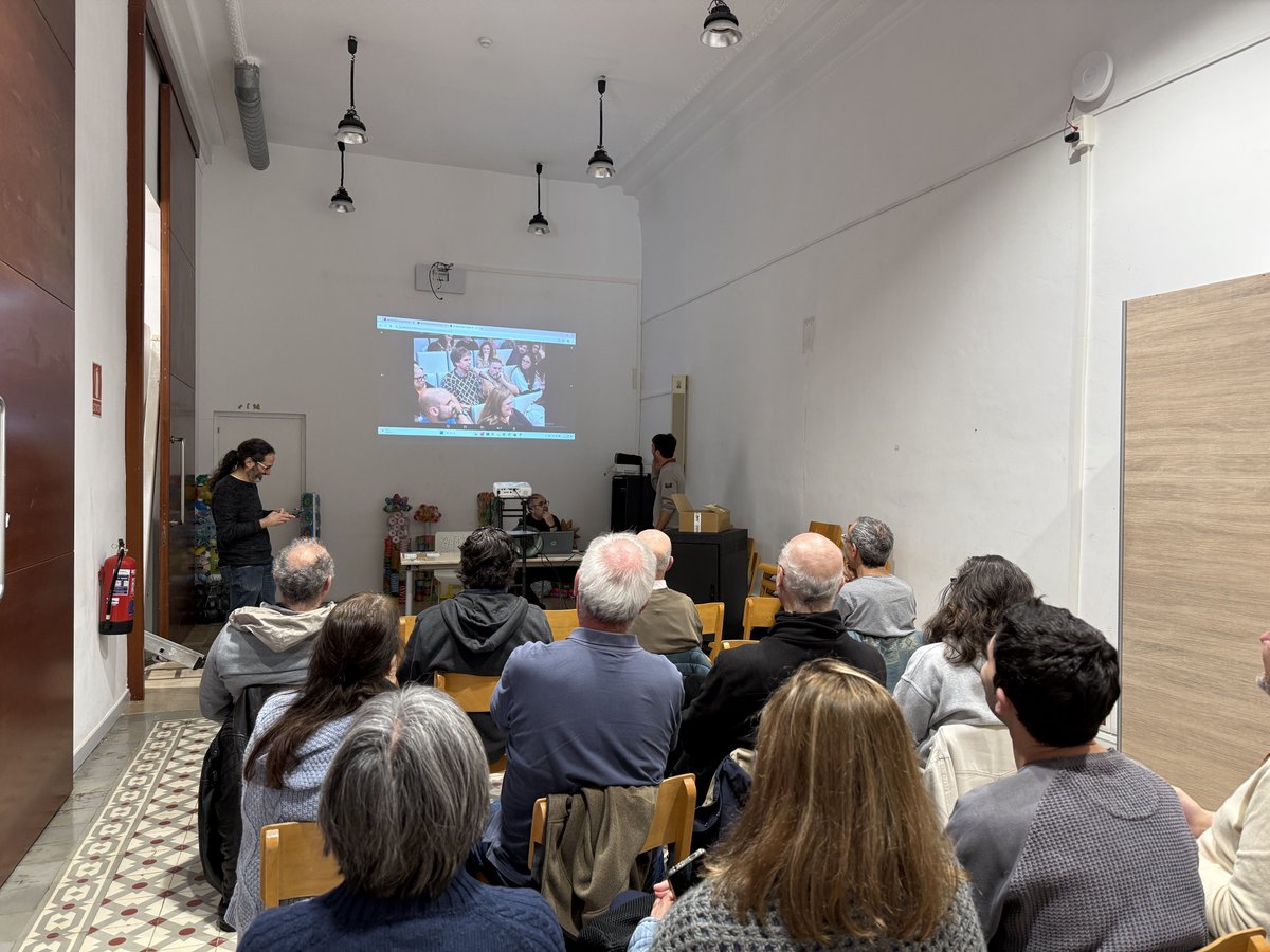 scratchcatala's tweet photo. avui al @fab_casadelmig estan fent el Pixel Mapping Hack, l'Oriol ens explica que acabaran muntant un mapping amb leds que estan creant ara i que controlaran per fer animacions!🎊✨

▶️ https://t.co/TdB42EOtRi

#ScratchEDMeetup #BCN https://t.co/J0VzVIh4X2