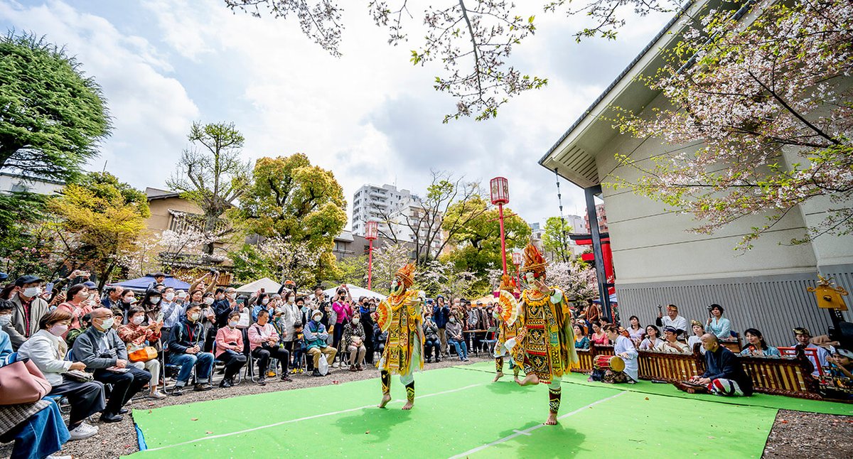 明日3/22㈰は富岡八幡宮大鳥居前にて深川バロン倶楽部「桜舞」が開催されます
ガムランの生演奏とともにバロンが舞い踊る姿は圧巻！
13:30の部はワークショップの参加者が戦士の踊り『バリスフカガワ』の演奏も披露されます
ぜひ間近でお楽しみください！

深川バロン倶楽部🔻
facebook.com/fagawabarong/