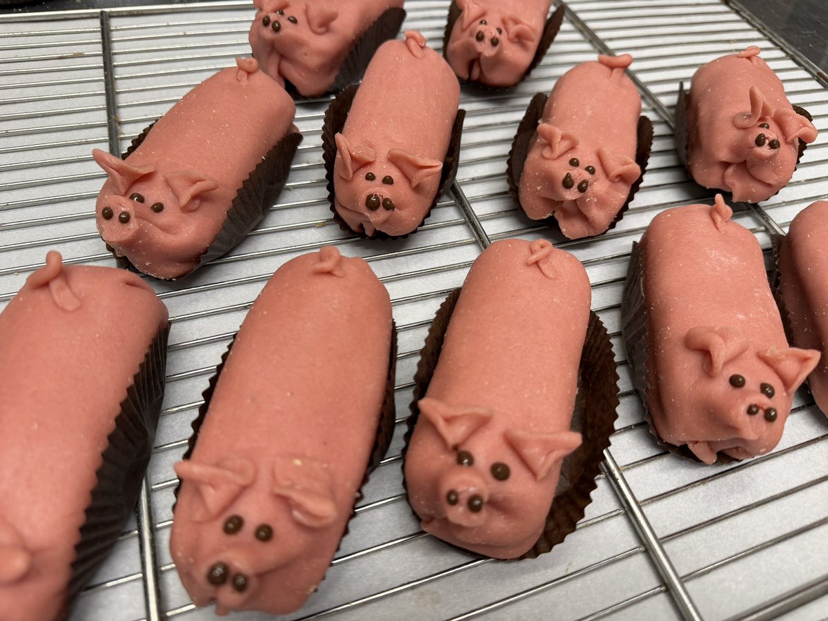 Ce samedi à #Nice06 c’est petits cochons framboises et pâte d’amande 😋😋😋