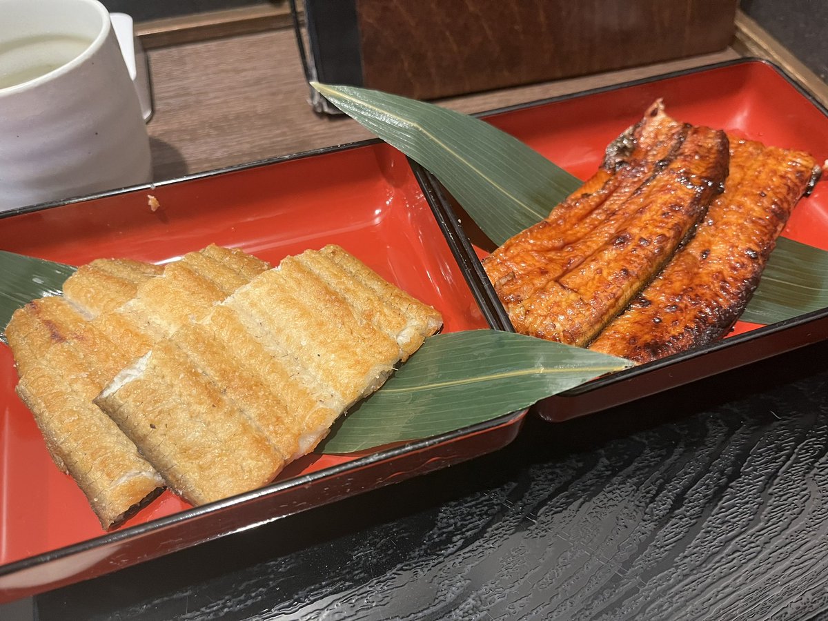 PartyLight2525's tweet photo. うなぎサイコー✨
白焼きと蒲焼き 両方頼んじゃったよw https://t.co/7ph2KqpqNa