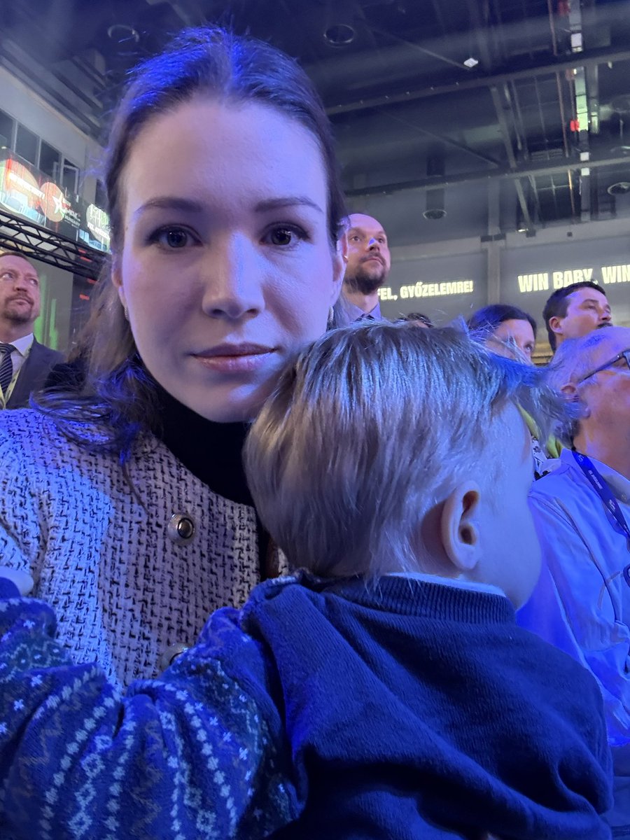 Eszter Párkányi tweet media