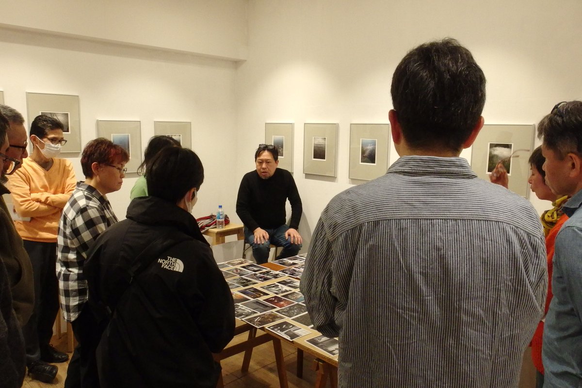 【開催レポート】

昨日3/20(金祝)に小伝馬町のギャラリー、@roonee_247_finearts  にてワークショップ「自分はこれから写真で何をやっていきたいのかを一緒に考える会 3/20(金祝)夜 小伝馬町」を開催しました。