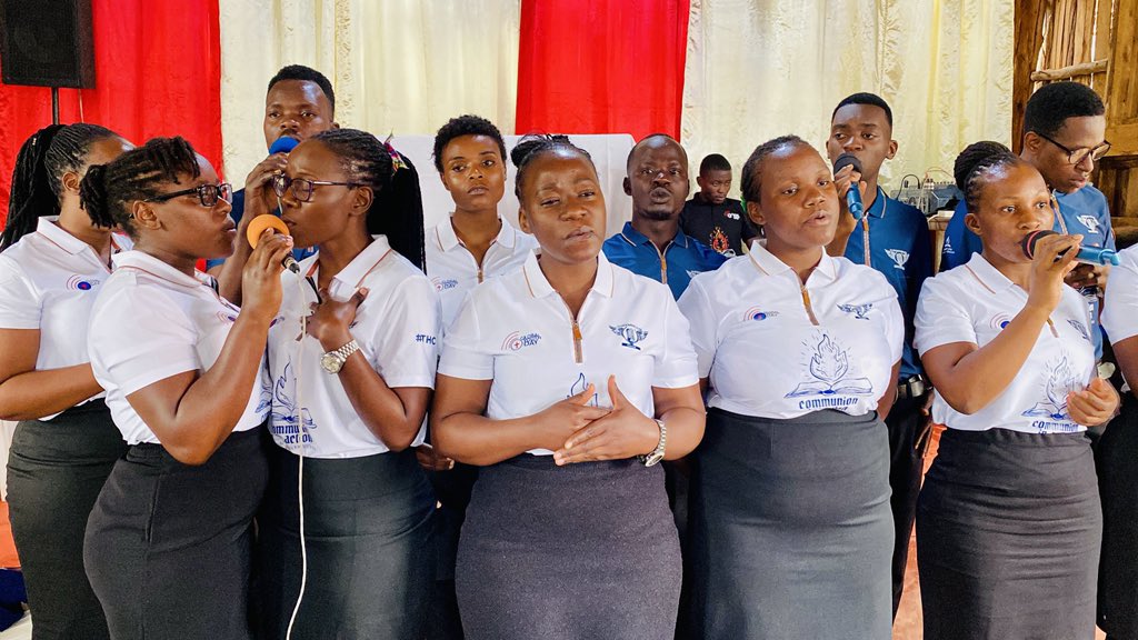 ChoirThc's tweet photo. 📍SDA Church Nkoowe, Wakiso.
It’s Global Youth Day with a theme; “Youth Movement in Action”

Preacher: MG. Kyoyita Aaron 
Memory Text: 1 Timothy 4:12

“Let no one despise you for your youth….”
#THC_LiftingUpJesus 
#Olugero https://t.co/YsuZHIJhRX