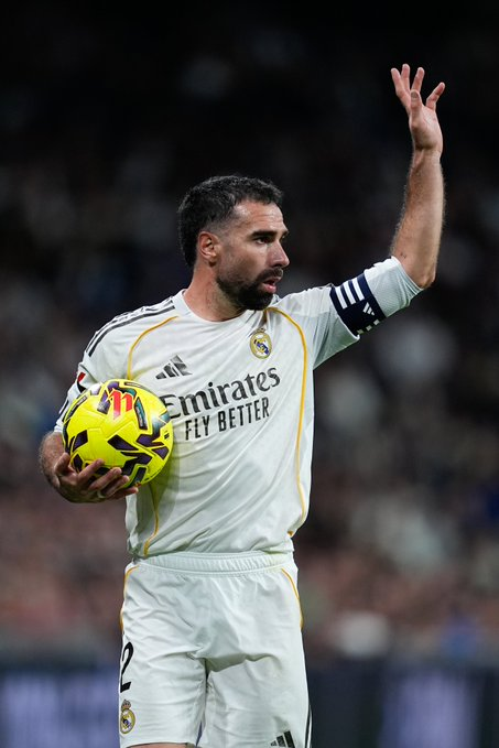 أربيلوا عن كارفاخال: "عليّ أن أفكر في ريال مدريد، كما حدث في مباراة إلتشي عندما أشركته لمدة 90 دقيقة. لعب أيضاً ضد مانشستر سيتي. أهميته تتجاوز ما يقدمه على أرض الملعب".. المصدر: Diario SPORT 