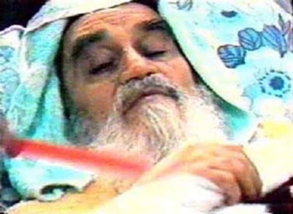 شمخانی! ما اون صابونه رو به صورت‌‌مون می‌زنیم، ور نداری باهاش کونتو بشوریا.