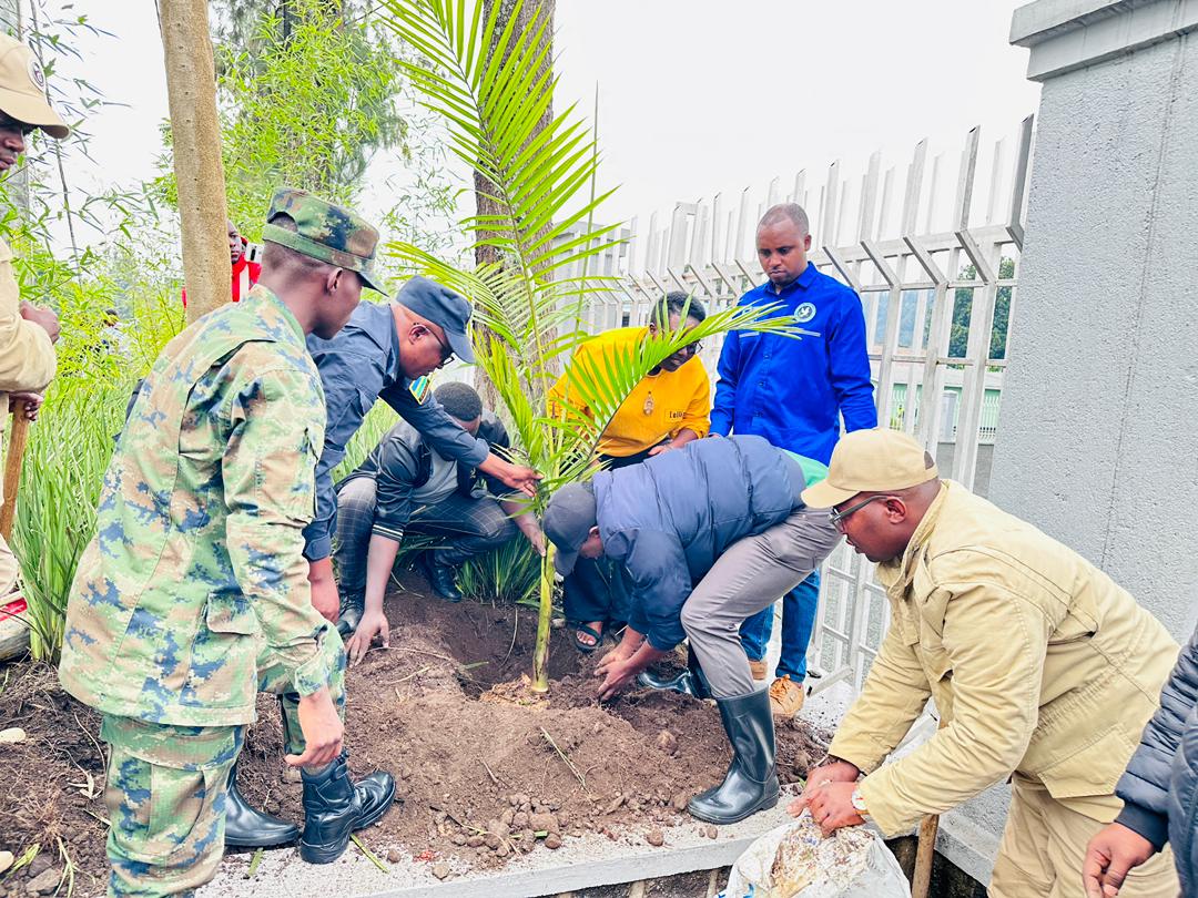 Urubyiruko rwo mu Karere ka Musanze rwazindukiye mu muganda wihariye w ...