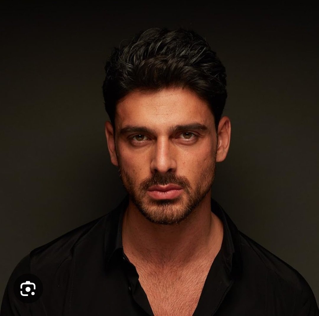 kouloukaki's tweet image. Εναν τετοιο θελουμε !!!! Πολλα ζηταμε δλδ ?? 
😁 ♥️♥️💋💋
#365days